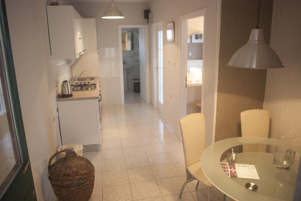 Apartments Vongula Трогір Екстер'єр фото