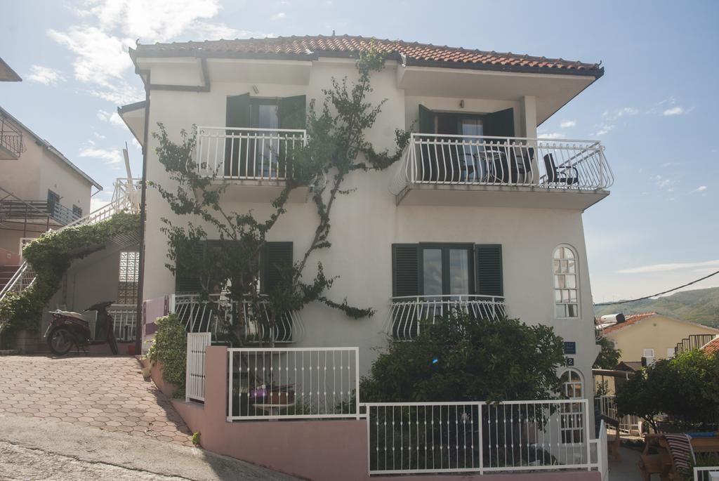 Apartments Vongula Трогір Екстер'єр фото