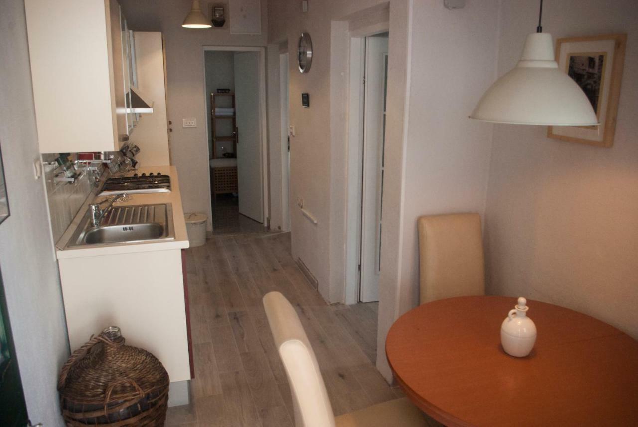 Apartments Vongula Трогір Екстер'єр фото